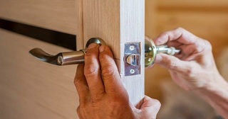Установка и замена дверной ручки в Гусе-Хрустальном от 289 руб. – Мастер24, монтаж фурнитуры, недорого